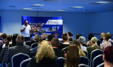 Kutyázz, Nyíregyháza! – Korom Gábor, az ismert kutyatréner tartott előadást 