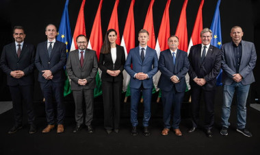 Magyar Péter bejelentette szakmai kabinetjének első hét tagját
