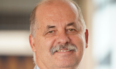 Emlékoklevelet kapott Dr. Minya Károly a Szép Magyar Beszéd verseny jubileumi döntőjén