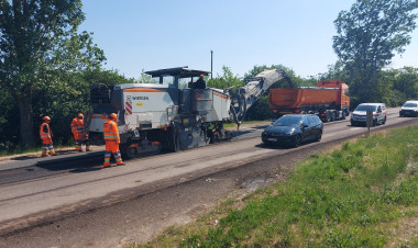 Burkolatfelújítás zajlik a 38-as főúton Nyíregyháza közelében