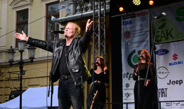 Legendás slágerek szóltak a Kossuth téren – a Bikini koncertje zárta a Szelektív Szombatot
