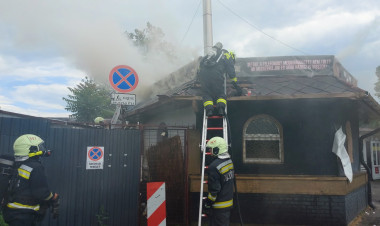 Tűz ütött ki egy gyrososnál az Állomás téren
