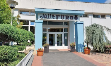 Újabb aláírások a Júlia Fürdőért – az önkormányzat szerint jelenleg nincs forrás a felújításra