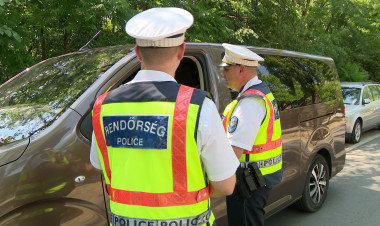 Rendőrségi tanácsok a hőségben – Nő a reakcióidő, ezzel együtt fokozódik a balesetveszély
