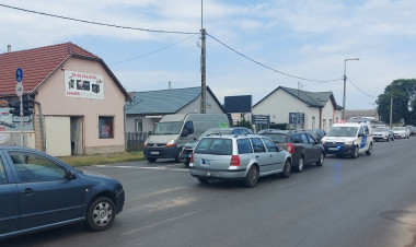 Ráfutásos baleset a 4-es főúton – gyermeket is kórházba szállítottak