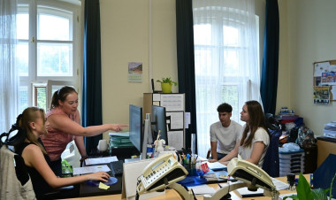 Diákmunka – 438 fiatal kezdett el dolgozni hétfőn az önkormányzatnál