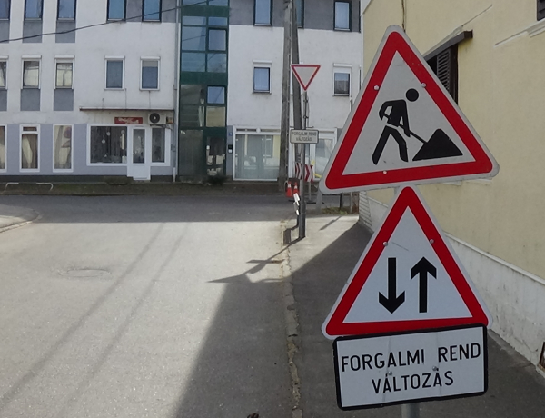 Forgalomkorlátozás az Eötvös utcában – Folytatódnak a faápolási munkák