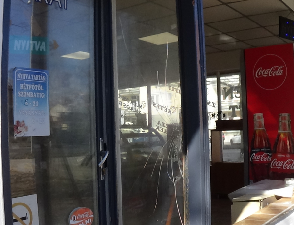 Járőröző rendőrök fogták el a nyíregyházi pékségbe betörő férfit, nem jutott messzire