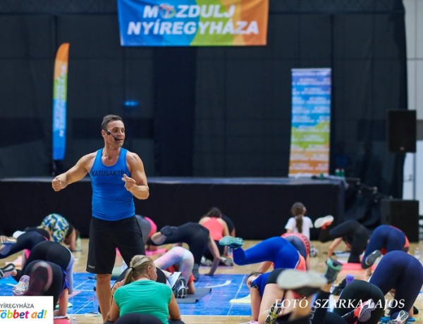 Fitt Nőnap Katus Attilával – Több mint ötszázan tornáztak együtt az edzővel