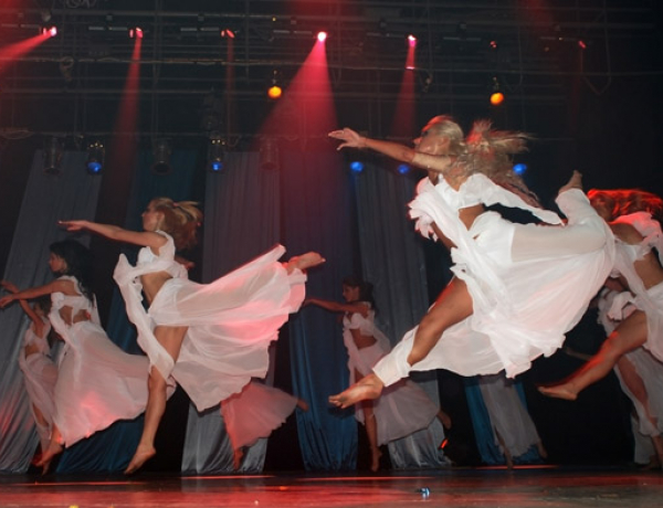 A Barátok Tánctársasága nevű ukrán néptáncegyüttes előadása Nyíregyházán 