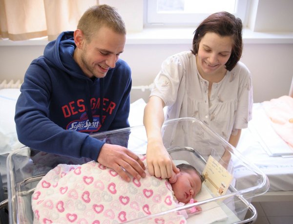 A fiatal házasok akár törlesztés nélkül is kaphatnak babaváró támogatást