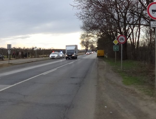 A szemből érkezővel, majd kerítéssel ütközött egy Napkornál karambolozó jármű