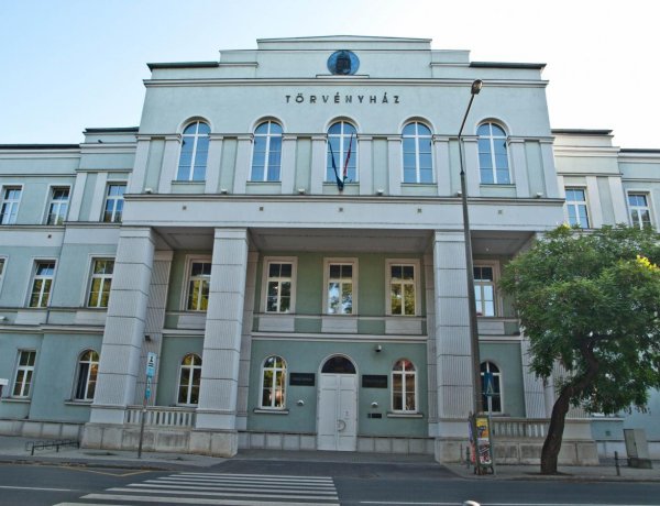 Ismét sikeresen pályázott a Nyíregyházi Törvényszék – Restaurálják az antik bútorokat!