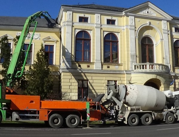 Forgalomkorlátozás a Luther utcán – Építkezés zajlik az általános iskolánál