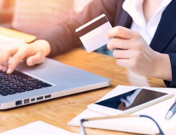 Népszerűek az elektronikus számlák – A legtöbben a bankkártyás fizetést használják