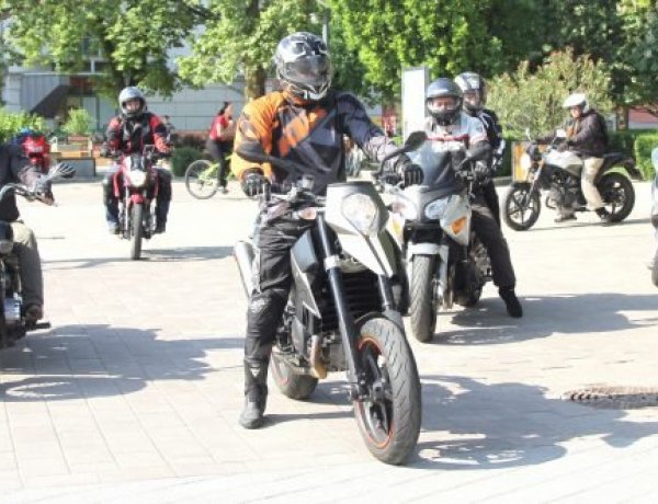 Motoros véradás - Számos program vár tavasszal a motorosokra