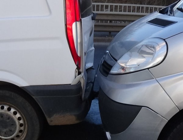 Négyes karambol a hosszú hétvégén, a  Debrecen úti felüljárónál