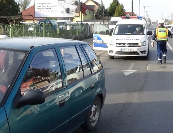 Vélhetően szabálytalan sávváltásból adódó baleset történt a csomópontban 