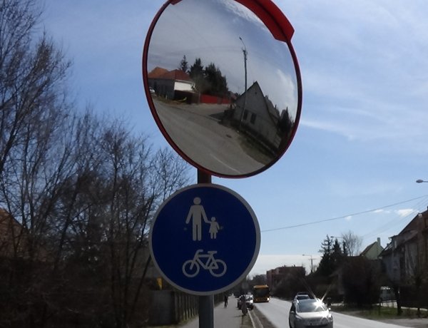 A biztonságos közlekedésért - új parabolatükör segíti a közlekedőket 