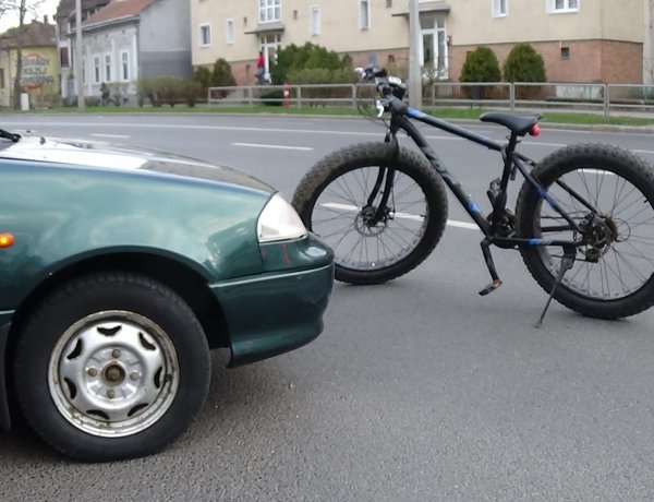 Kerékpáros sérült meg a Pacsirta – Bethlen Gábor utcai csomópontnál