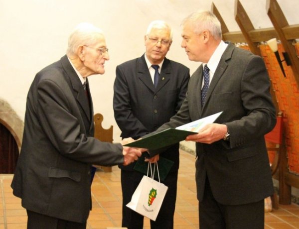 90. születésnapja alkalmából köszöntötték a nyugállományú határőr alezredest