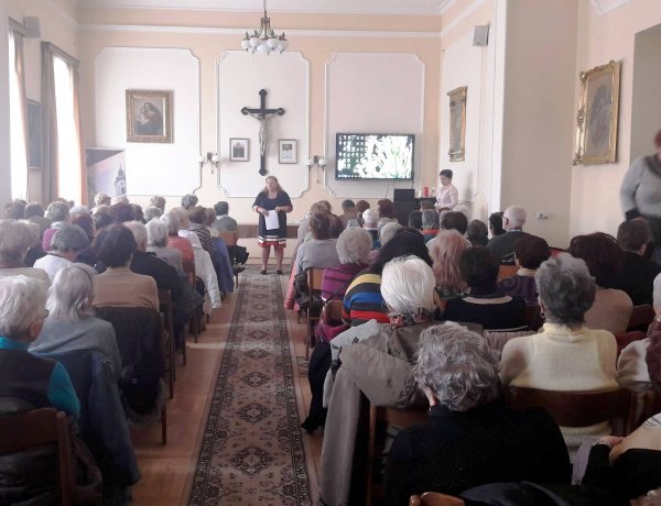 Idősek Akadémiája - megtartották az első előadást a Római Katolikus  Plébánia dísztermében