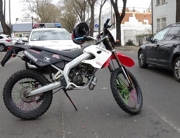 Baleset a Dózsa György utcán - Későn reagált a motoros, kórházba került 