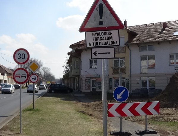 Hosszú időn át korlátozott lesz a gyalogosforgalom, kerékpárút építése miatt 