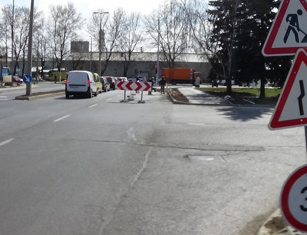 Várhatóan csütörtök reggelre megszűnik a forgalmi akadály a kereszteződésben