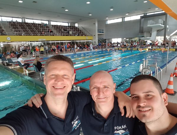 Bécsben a fókák - nemzetközi versenyen indultak a szenior úszók 