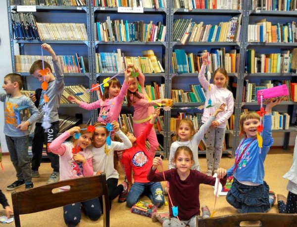 A tavasz az orosi fiókkönyvtárba is megérkezett – Virágcsodák készültek!