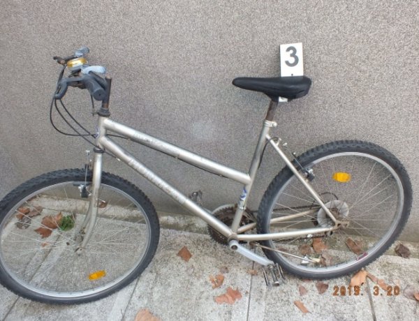 Kerékpárlopás miatt keresik – Egy nyíregyházi oktatási intézmény szállója elől lopott