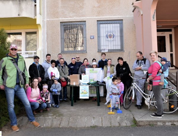  34 zsákot töltöttek meg eldobált szeméttel a TeSzedd! akció résztvevői Örökösföldön
