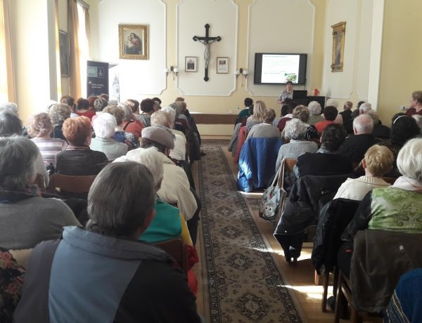 A Római Katolikus Plébánia dísztermében rendezték meg az Idősek Akadémiája találkozóját