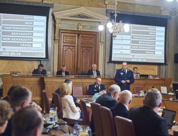 Közgyűlés – Egyöntetű elismerés a rendőrségnek és a katasztrófavédelemnek, tűzoltóságnak