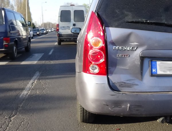 Baleset a Korányin – Megállt a kijelölt gyalogosátkelő előtt, a mögötte érkező belerohant