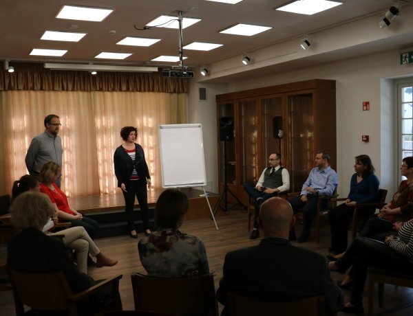 Stresszkezelő tréning a bírósági dolgozóknak – A Bencs Villában rendezték meg az eseményt