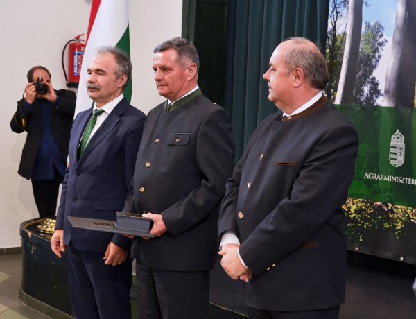 Elismerést kapott a Fehérgyarmati Erdészet nyugalmazott munkatársa