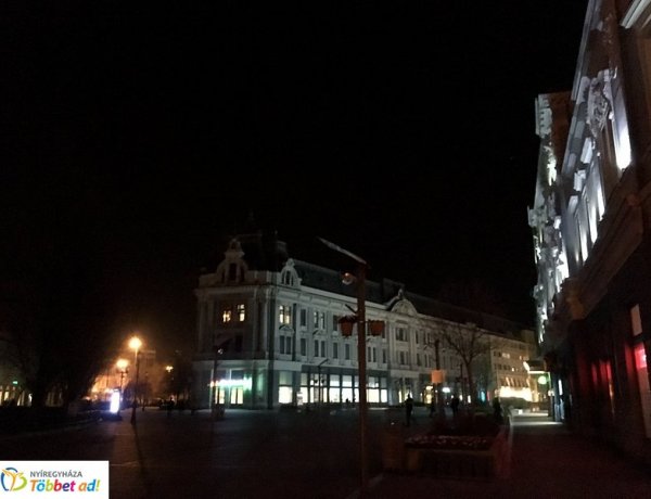 Lekapcsolták a fényeket - Nyíregyháza idén is csatlakozott a WWF Föld Órája akcióhoz