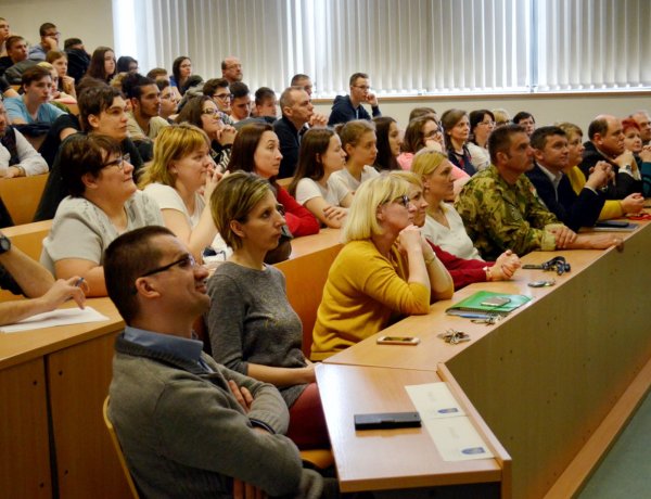 Kiberműveletek, kiberbiztonság – A Magyar Honvédség dandártábornoka tartott előadást