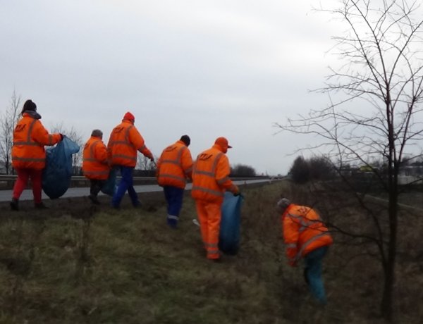 Jobb, ha el se dobod! címmel újraindítja országos szemétgyűjtési akcióját a Magyar Közút