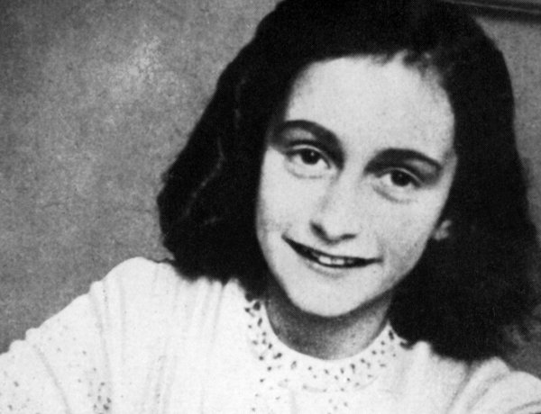 Olvass és írj Anne Frankkal - vándorkiállítás a Móricz Zsigmond könyvtárban