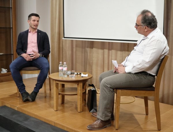 A fociról beszélgettek a Bencs Villában – Rudolf Gergely volt a Többszemközt vendége