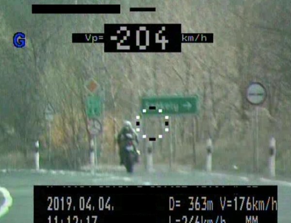 204 km/h sebességgel hajtott a motoros, most kétszázezres bírságra számíthat