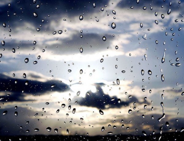 Záporok, zivatarok váltják a napsütést országszerte kedd estig