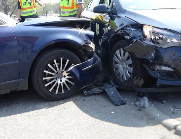 Baleset történt a 4-es számú főút belvárosi szakaszán is hétfő délután