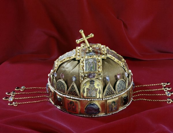 Nemzeti értékrend (Szent Korona) - kötetbemutató a Móricz Zsigmond könyvtárban