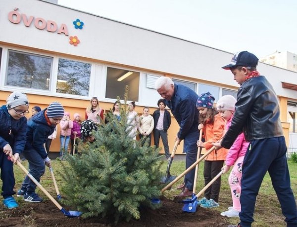 Elkezdődött egy bölcsőde és 8 óvoda épületének felújítása, zajlanak a munkálatok