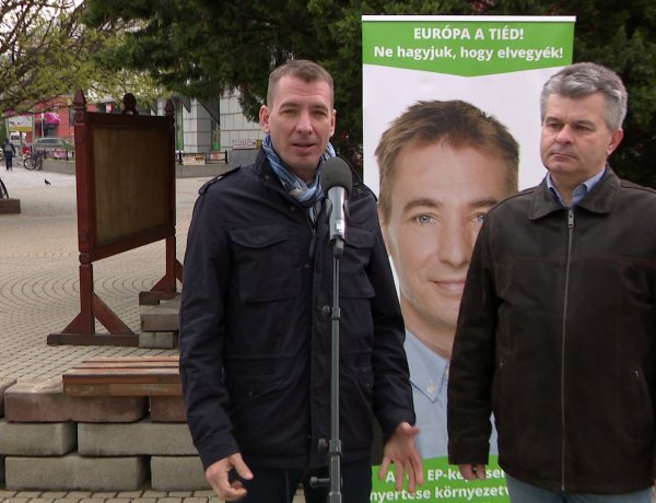 Sajtótájékoztatót tartott az MSZP-Párbeszéd európai parlamenti képviselőjelöltje