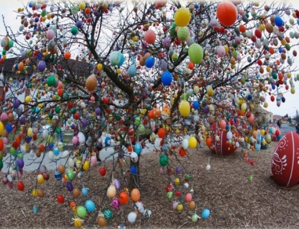 Húsvétra fel! - Gyertek, díszítsük fel együtt Oros tojásfáját!